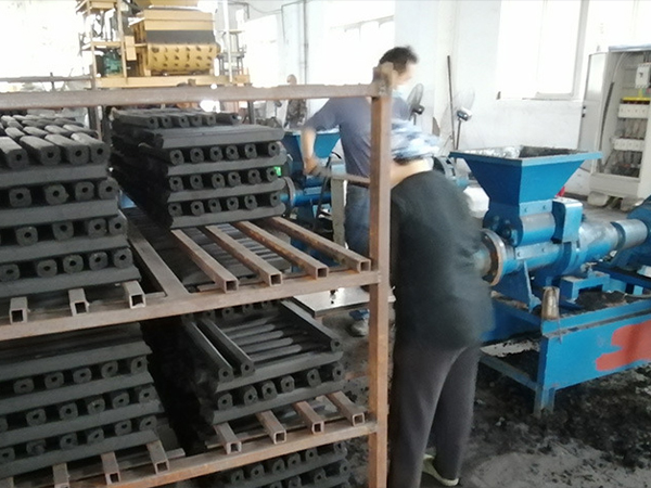 江西炭棒機(jī)客戶現(xiàn)場(chǎng)